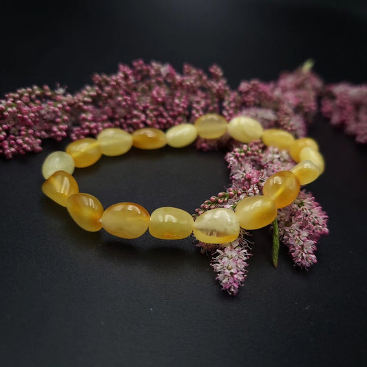 Elegante, polierte Olivenperlen in leuchtenden Zitron- und Gelb-Farben.