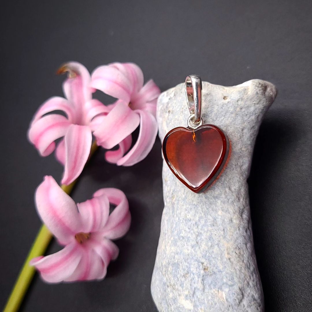 Cognac Baltic amber heart pendant in silver