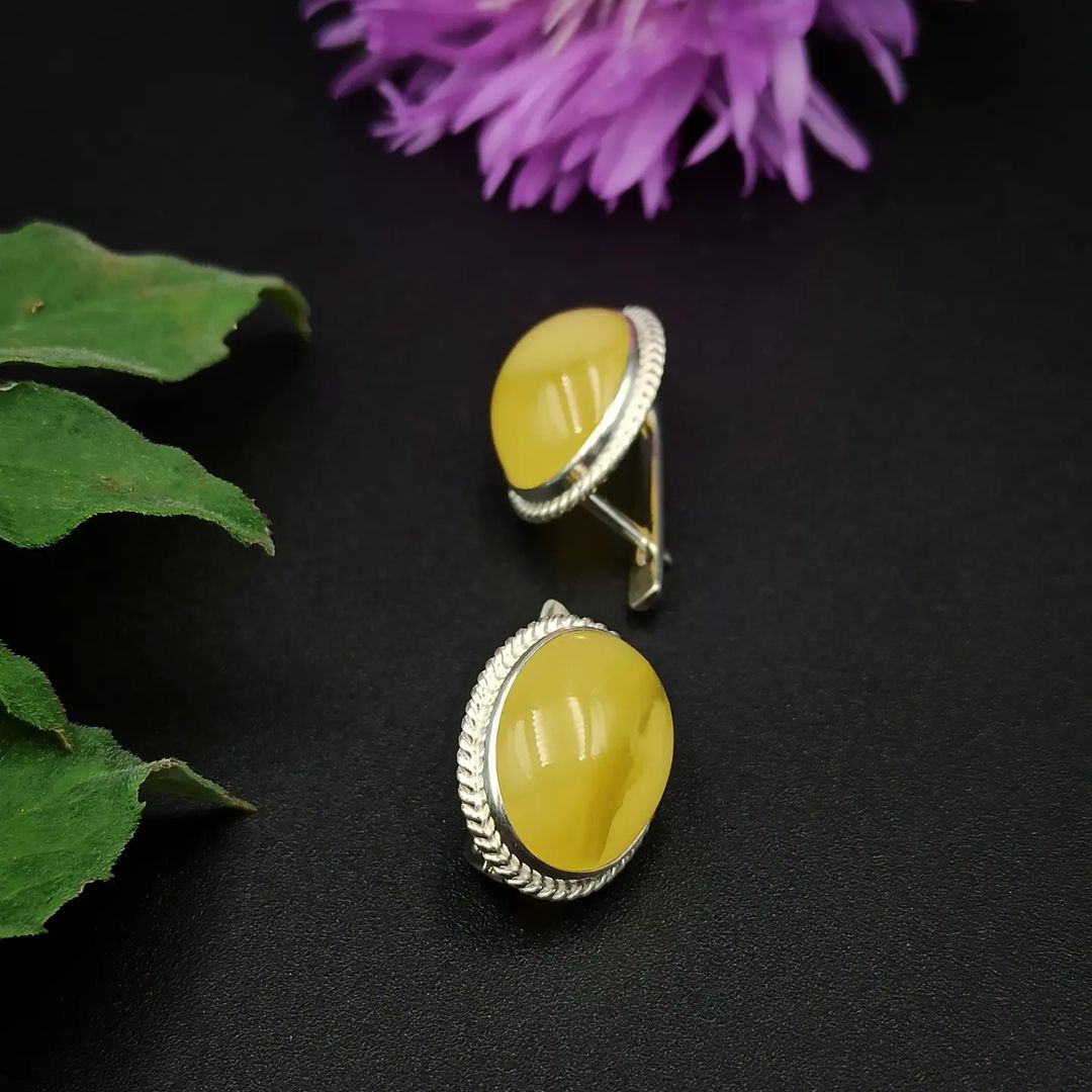 Vintage Amber Silver Earrings in Light Silver