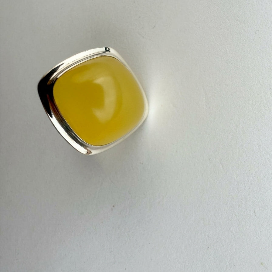 7.7g handmade 925 sterling silver statement ring set with cushion-cabochon yellow Baltic amber, size EU 19-20.