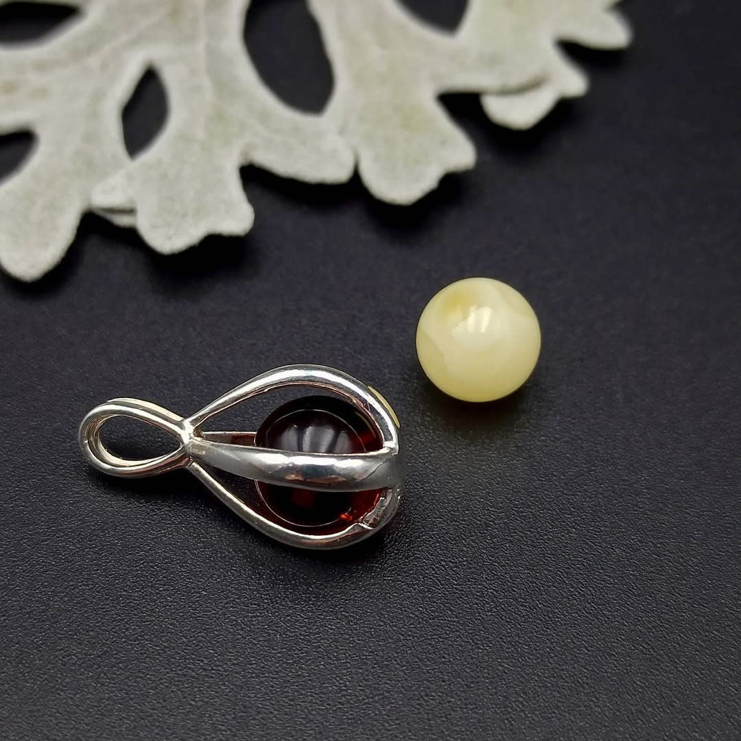Yin-Yang Amber Pendant with Interchangeable Function | Silver & 2 Beads | Tetibel