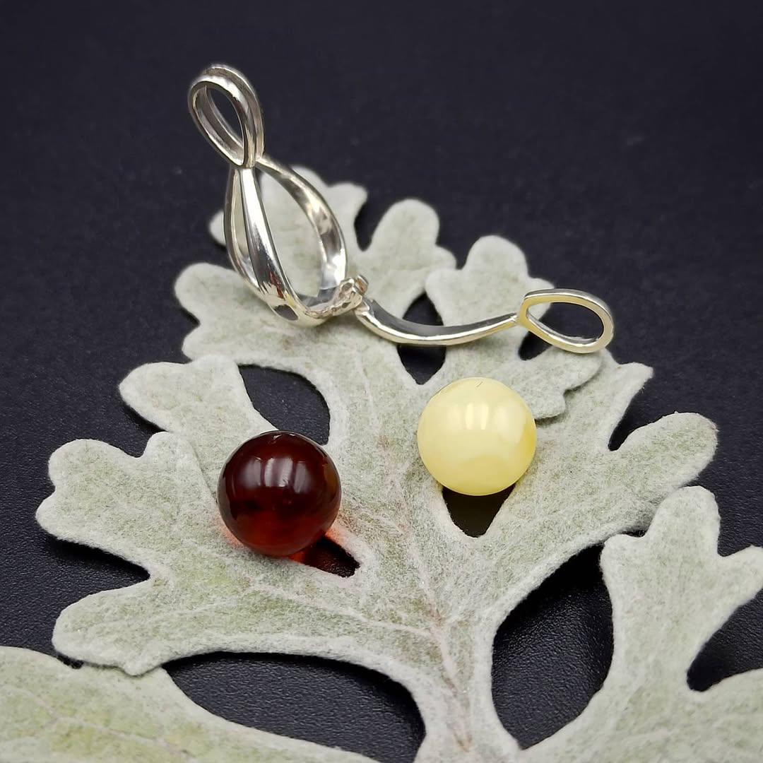 Yin-Yang Amber Pendant with Interchangeable Function | Silver & 2 Beads | Tetibel